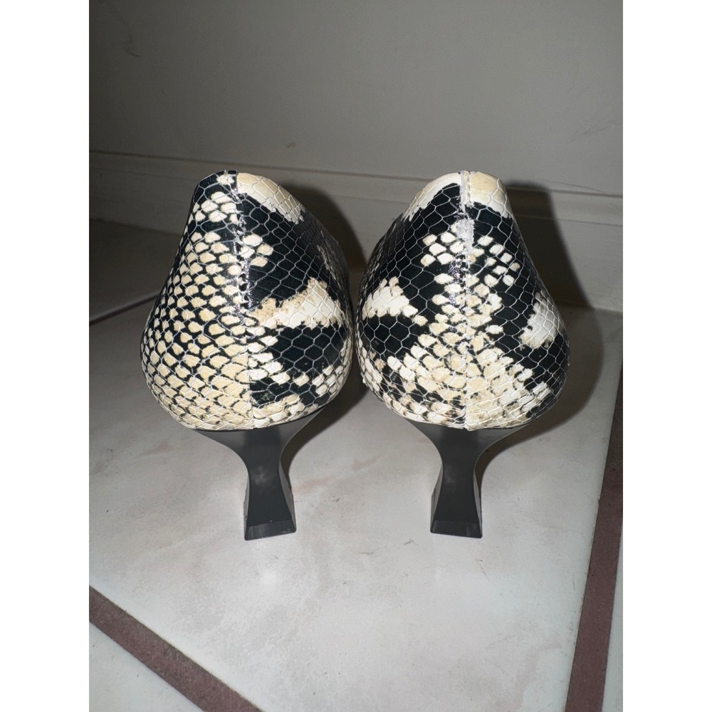 NEW Gianni Bini Snakeskin Pumps Women 7M Black Cream Kitten Heel‎ Pointed Toe - Picture 4 of 7